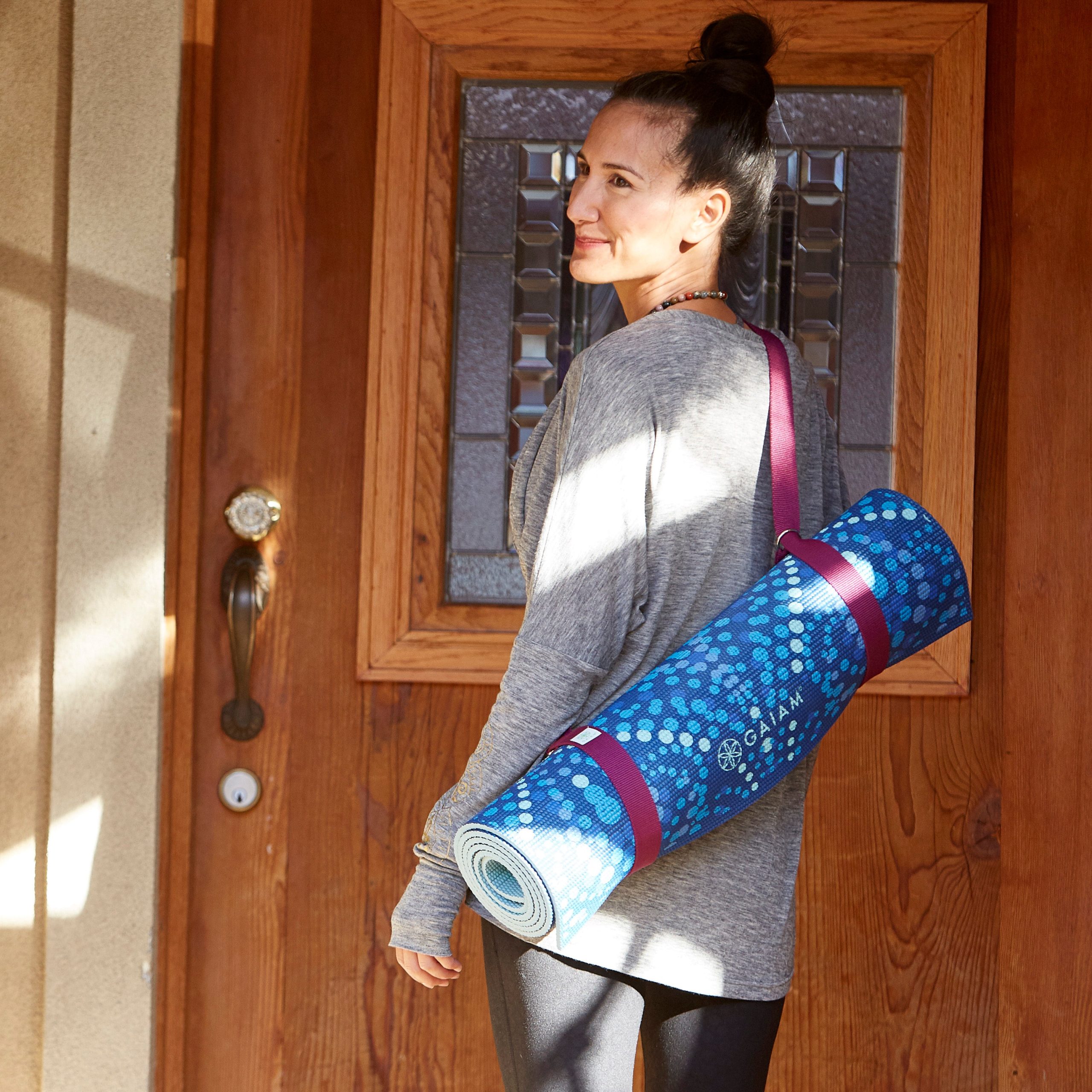 05-62916_EASY-CINCH_YOGA_MAT_SLING_MULBERRY538543.jpg