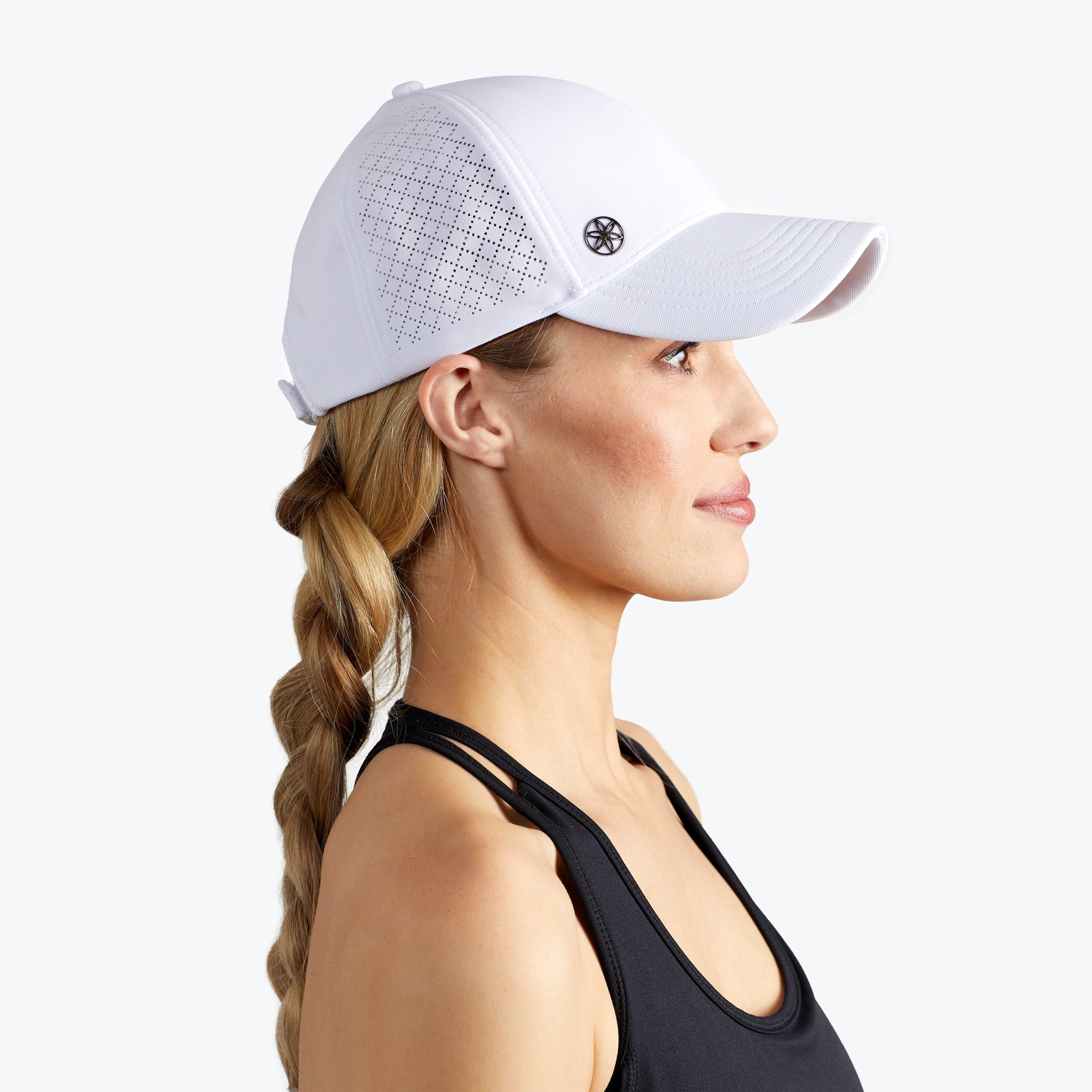 05-63918_WANDER-BREATHABLE-GEO-HAT-WHITE_B_4d6e44f1-9ed9-4c13-af5a-55b4fb2751ad.jpg